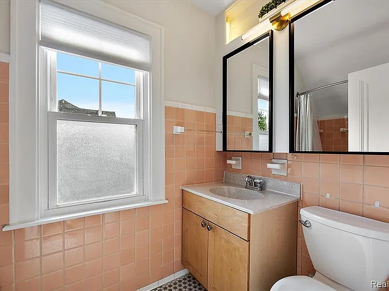 2136 Dorchester Rd — Photo 32