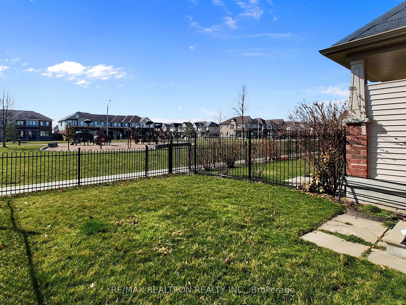 3 bed, $2,450 — Photo 3