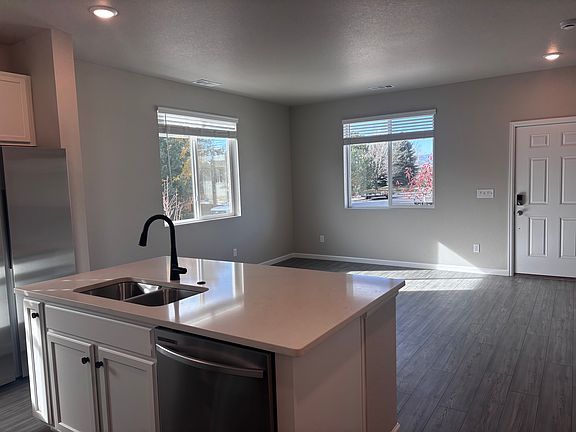 3rd image of 1496 Coral Pl