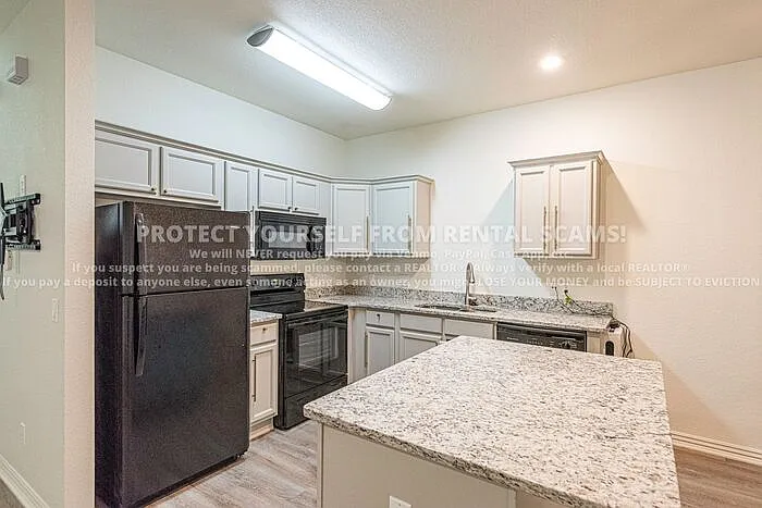 3 bed, 2.0 bath, 1424 sqft, $1,700 — Photo 3
