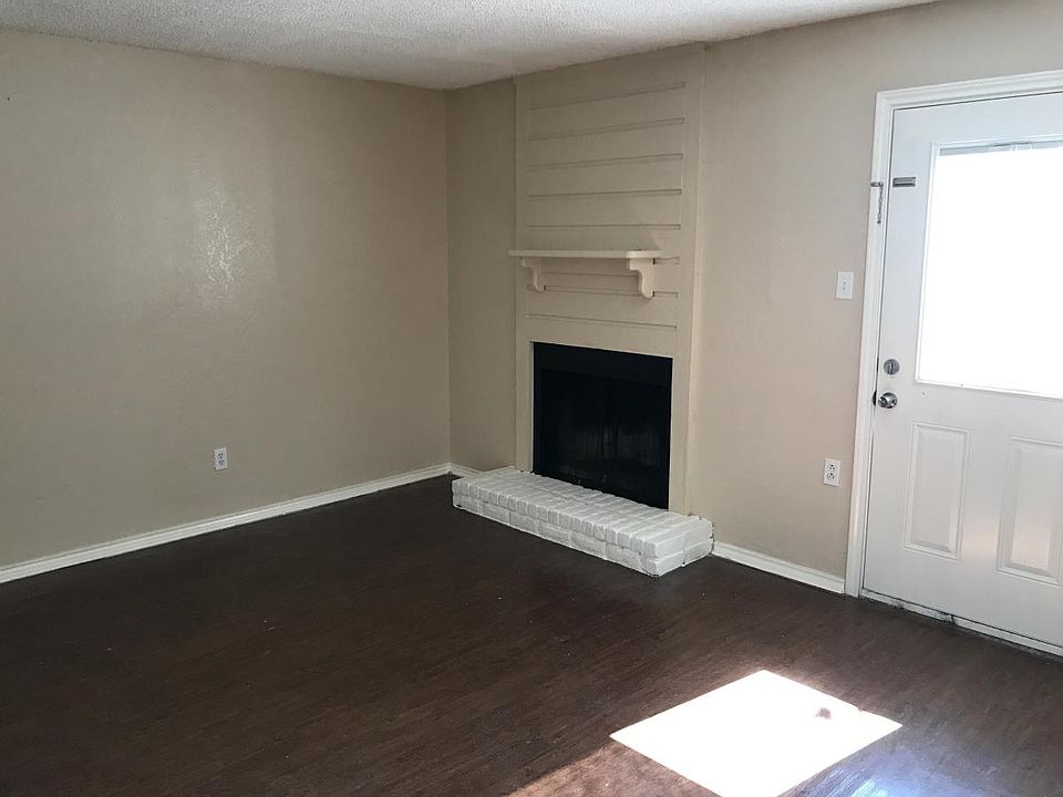 2nd image of 1005 NW Summercrest Blvd