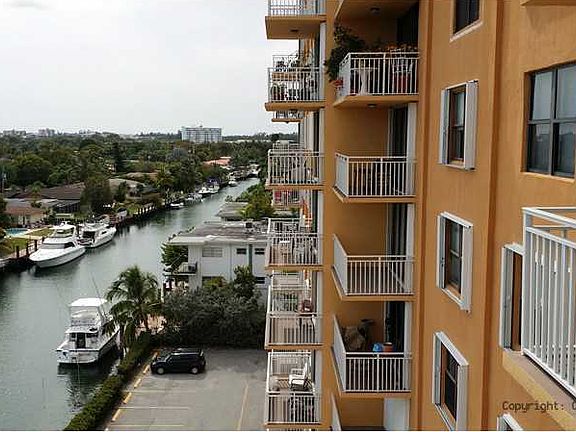 3rd image of 2450 NE 135th St APT 407