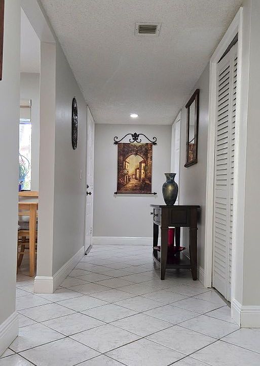 1st image of 302 Lakeview Dr APT 102