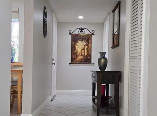 302 Lakeview Dr APT 102, Weston, FL 33326