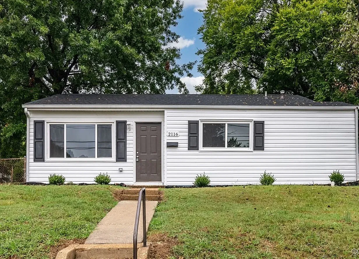 3 bed, 862 sqft, $1,890 — Photo 1