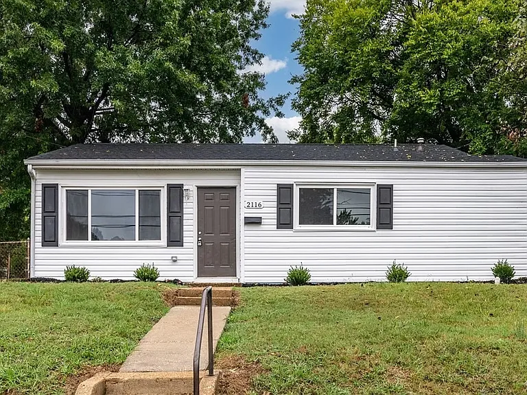 2116 Wood St — Photo 1