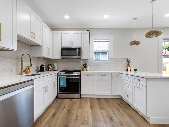 4th image of 1145 Rowley Ave #1