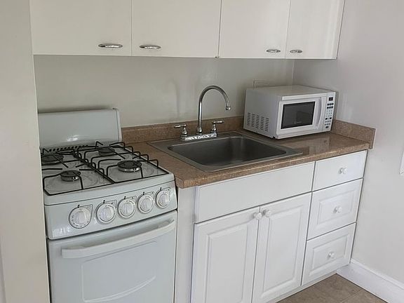 4th image of 12558-12606 Oxnard St #5