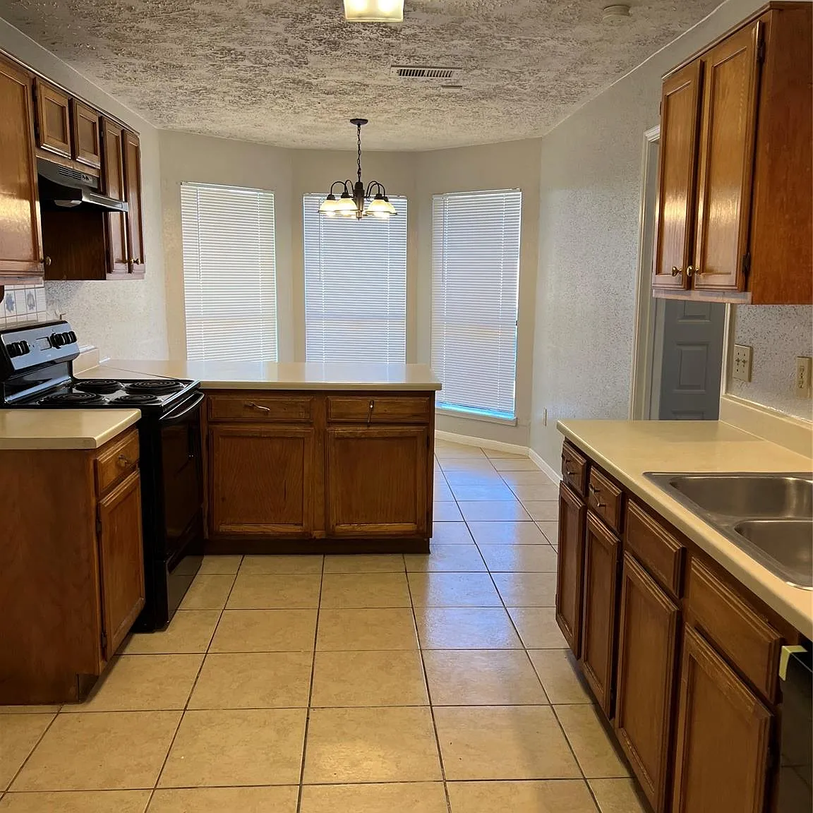 3 bed, 2.0 bath, 1720 sqft, $1,700 — Photo 4