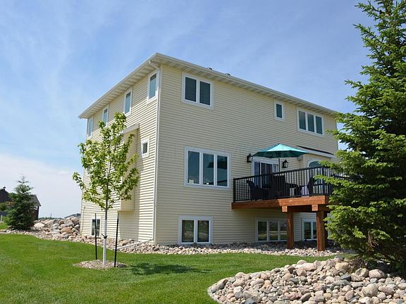2nd image of 562 Lizzie Pl E