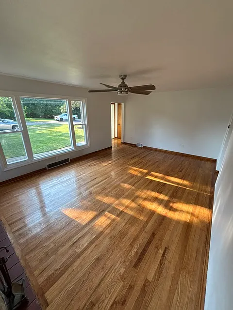 3 bed, 1367 sqft, $1,950 — Photo 3