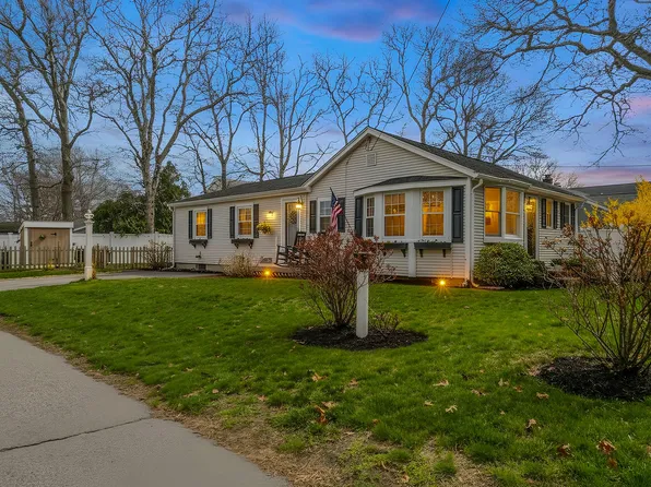 25 Clover Lane, Mashpee, MA 02649