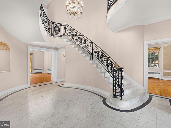 4th image of 2884 Woodland Dr NW