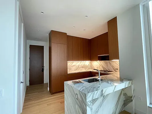 Rented by E Realty International Corp | media 83