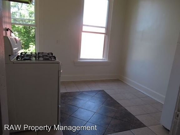 3rd image of 1915 Hewitt Ave #2