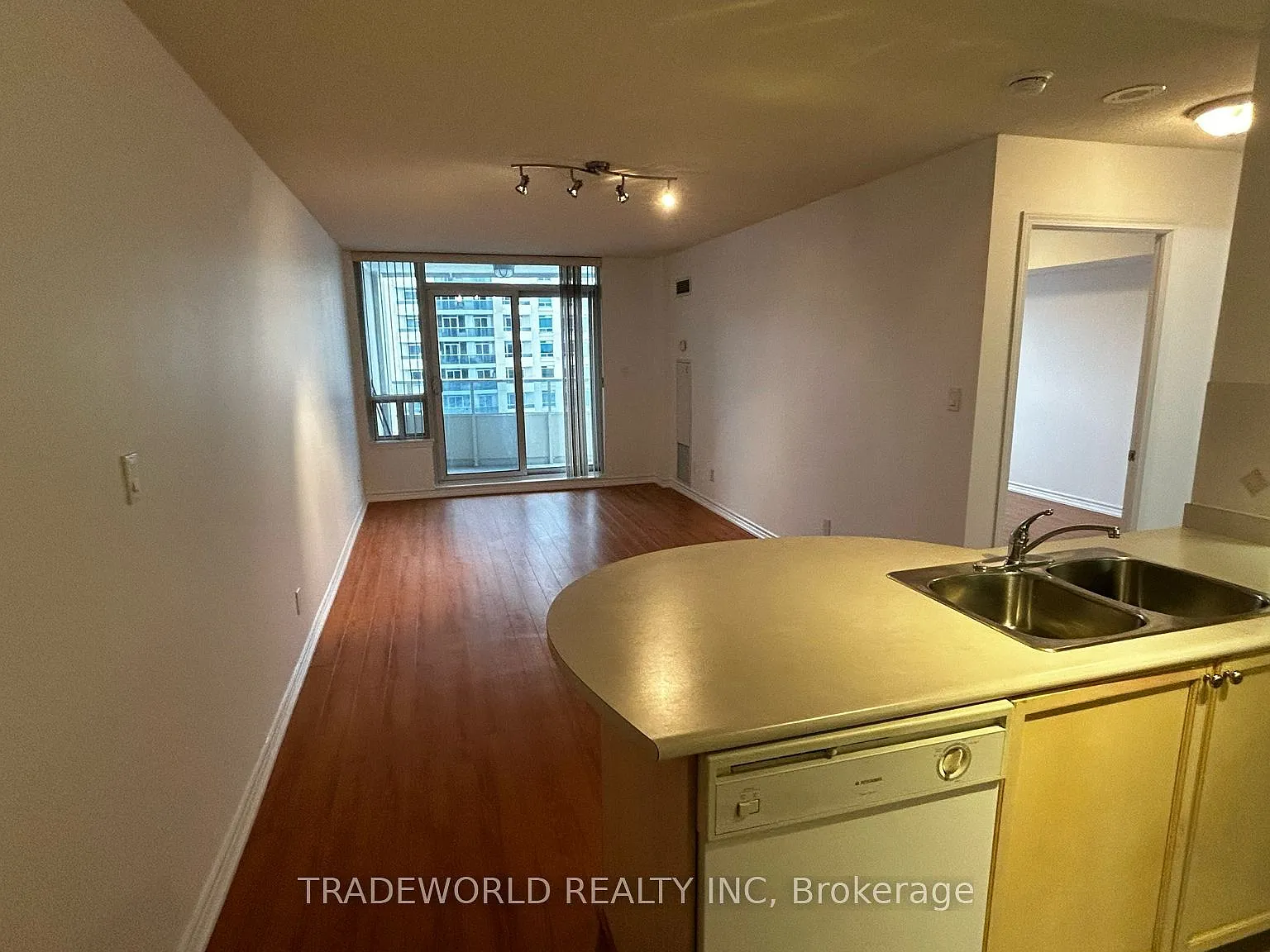1 bed, $2,300 — Photo 2