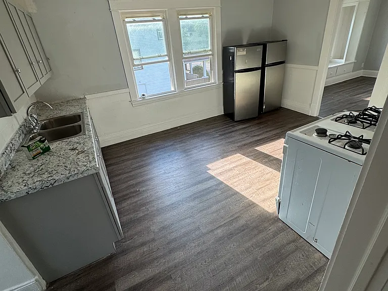 12301 Forest Ave #2 — Photo 4