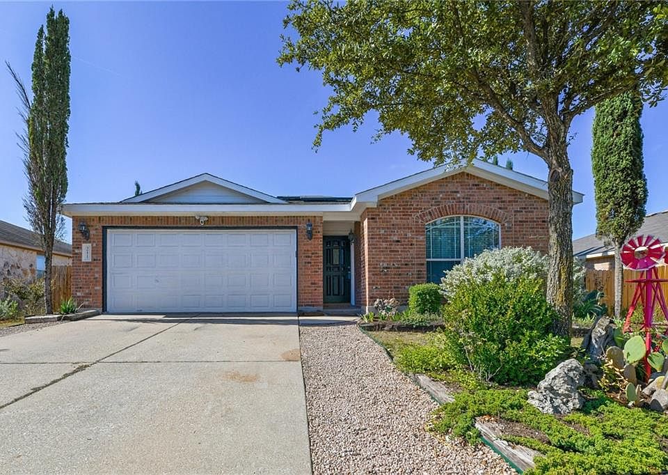 1st image of 211 Mesa Dr