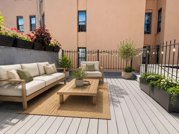 1608 Lexington Avenue image 1 of 7