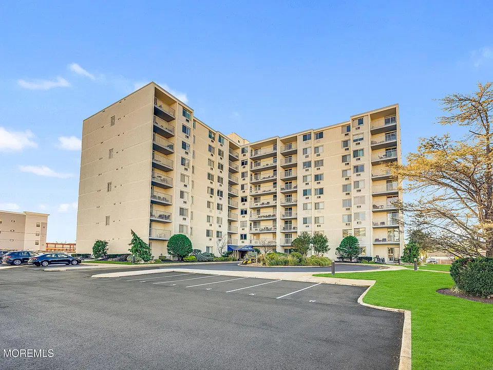 1000 River Rd #8J