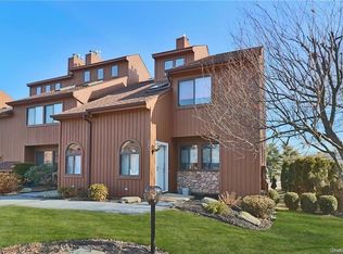 701 Scenic Ln, Poughkeepsie, NY 12603