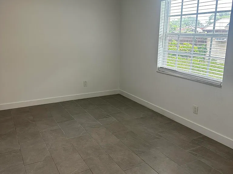 4786 Cambridge St — Photo 12