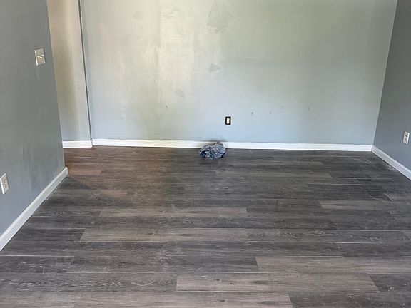 4th image of 326 S Highland Ave