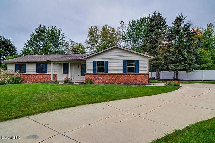 1st image of 2761 Woodlawn Ct SE