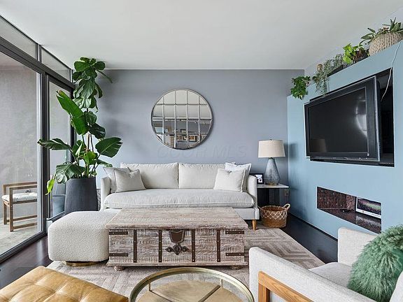 4th image of 1 Miranova Pl APT 1220