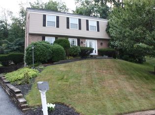 1065 Waldwick Dr, Pittsburgh, PA 15237