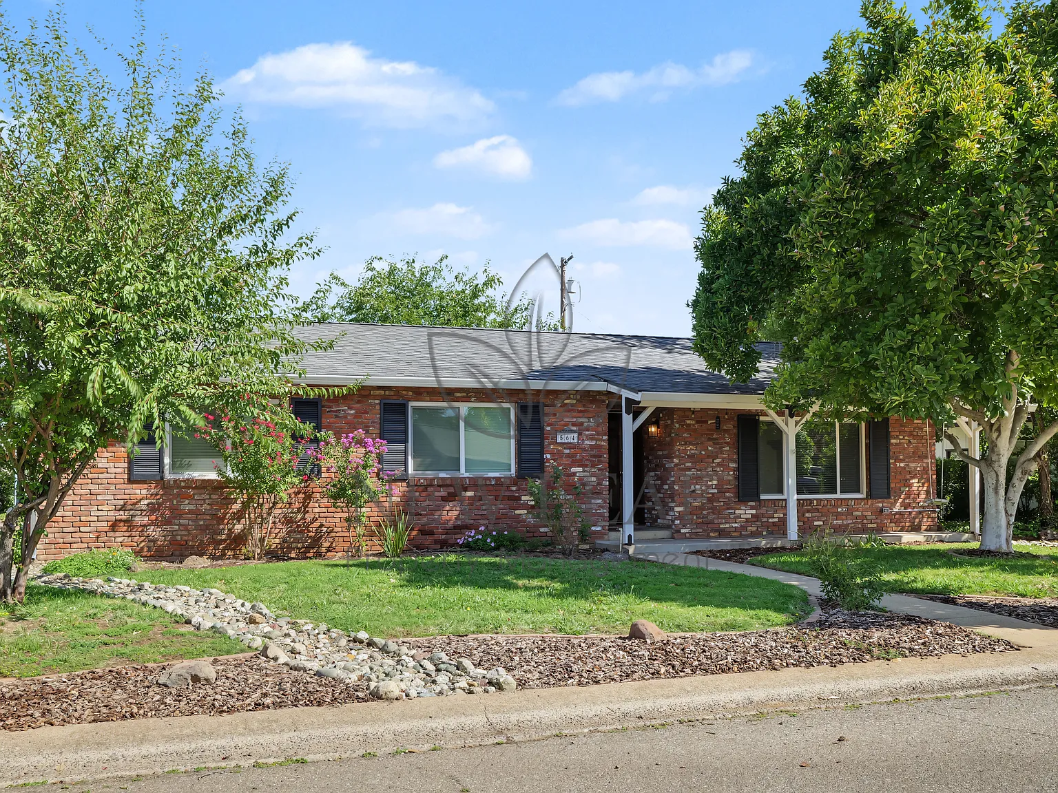 4 bed, 2242 sqft, $3,200 — Photo 4