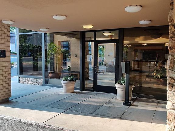 5th image of 4242 E West Hwy APT 909
