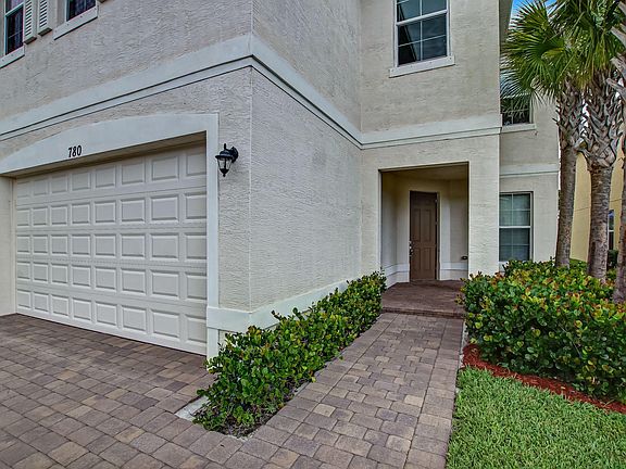3rd image of 780 NW Leonardo Cir