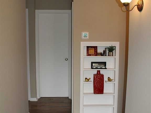 3rd image of 2062 Shelby Ave