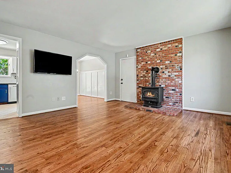 7804 Stafford Hill Ct — Photo 3