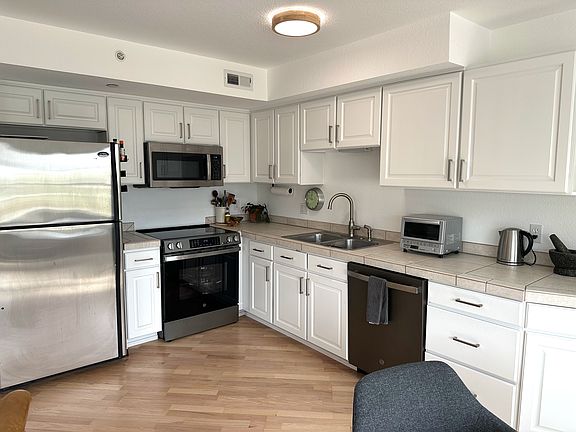 Fully equipped and turn-key kitchen.
