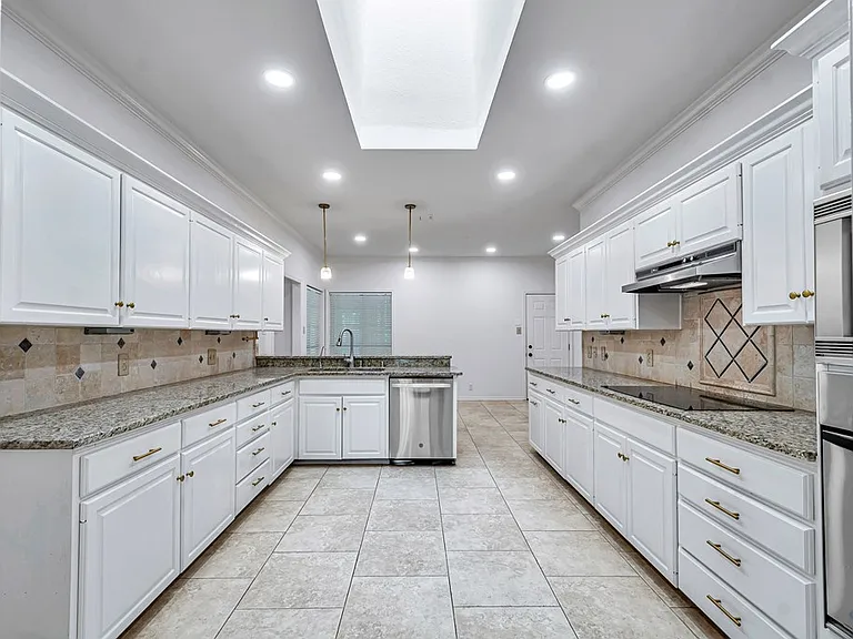 5504 Kingston Dr — Photo 11