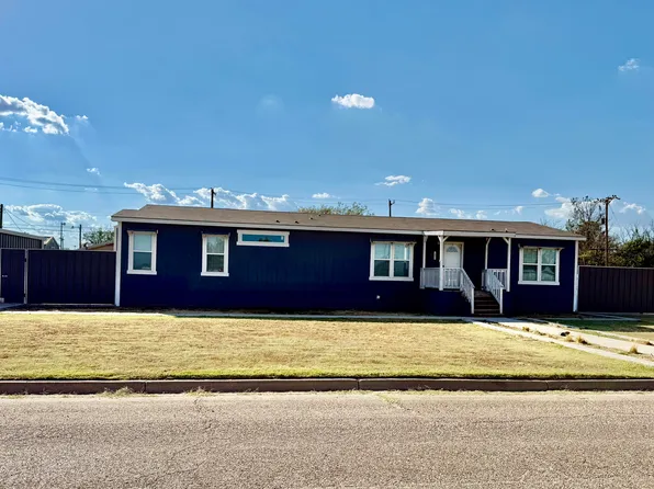 1021 Avenue N, Ralls, TX 79357