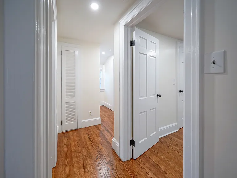16 Brook St — Photo 34