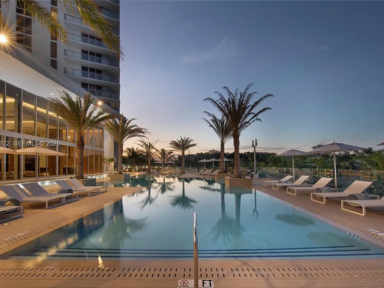16385 Biscayne Blvd #519 — Photo 24