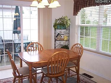 5th image of 5425 Peachtree Ln