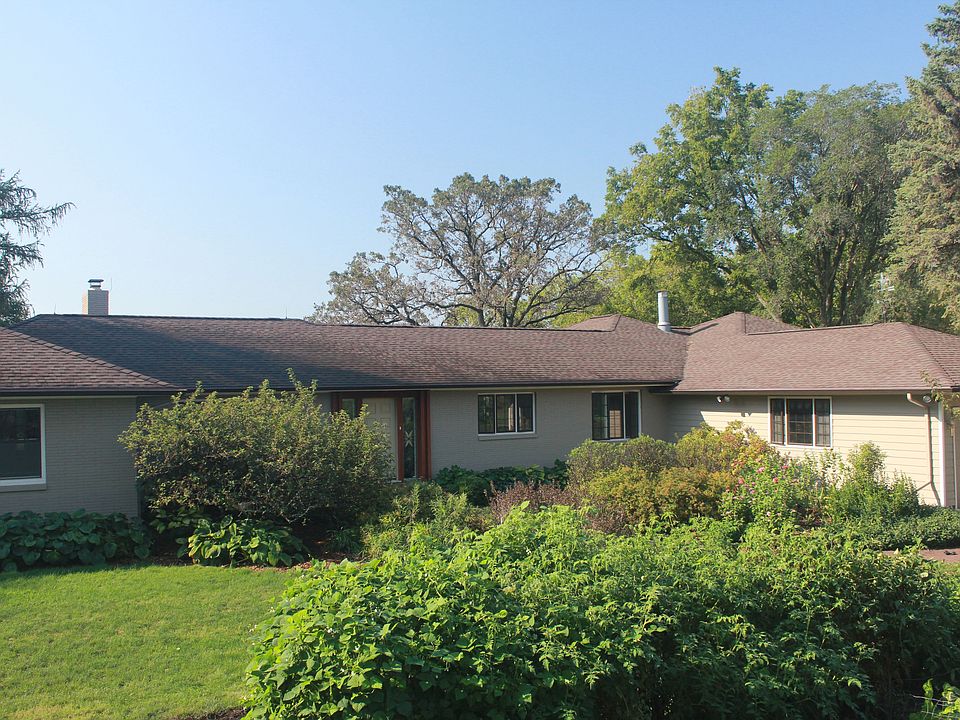 Inviting front entry