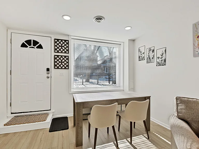 2620 W Homer St #1 — Photo 4