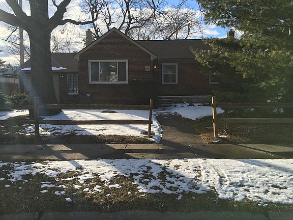 3rd image of 23031 Forest Ave