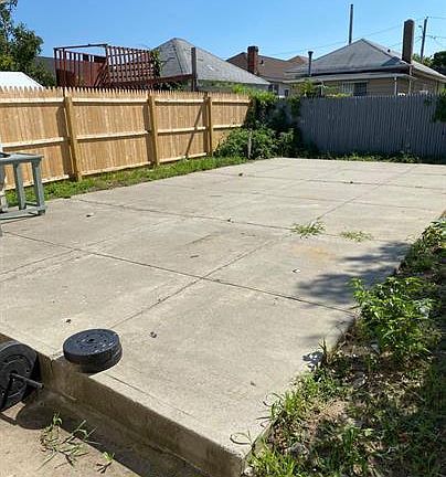 2nd image of 418 Beach 47 St