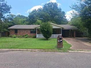 405 Springdale Dr, Columbus, MS 39702