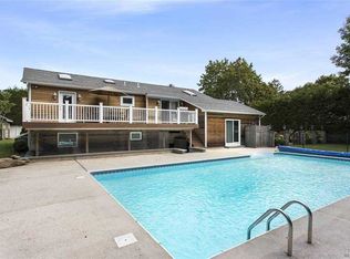 28 Central Ave, East Quogue, NY 11942