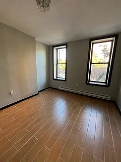 212 Willis Ave #2R