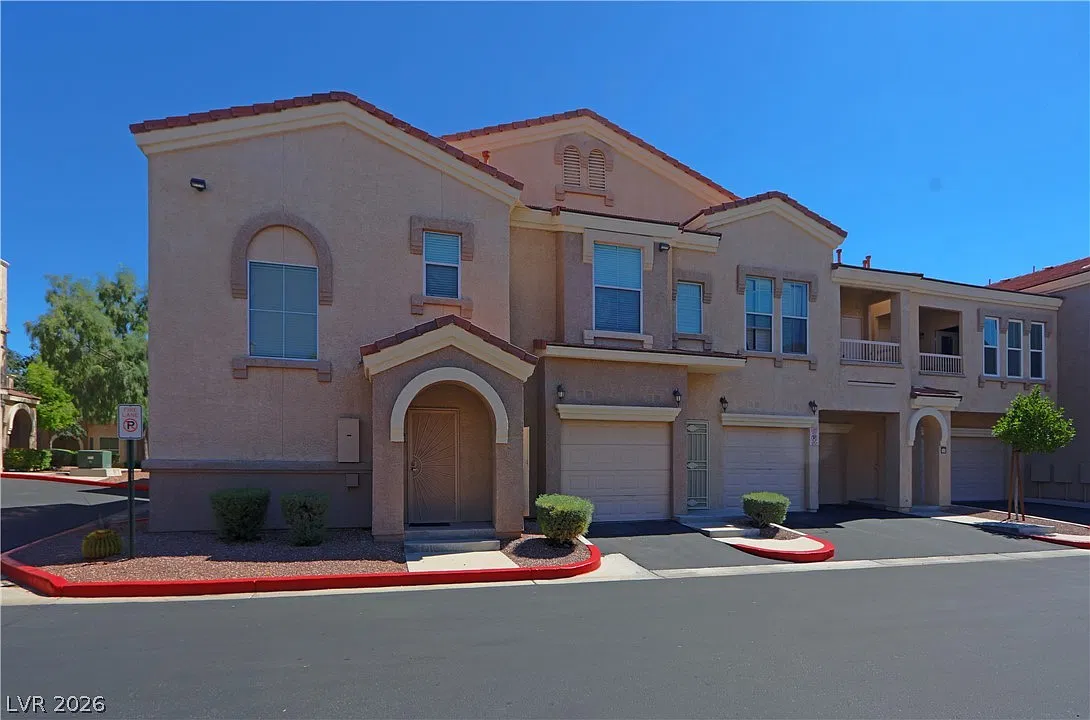2 bed, 2.0 bath, 1133 sqft, $1,695 — Photo 2