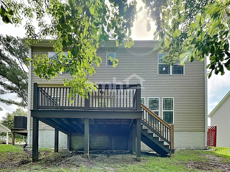 160 Grayson Ave — Photo 22